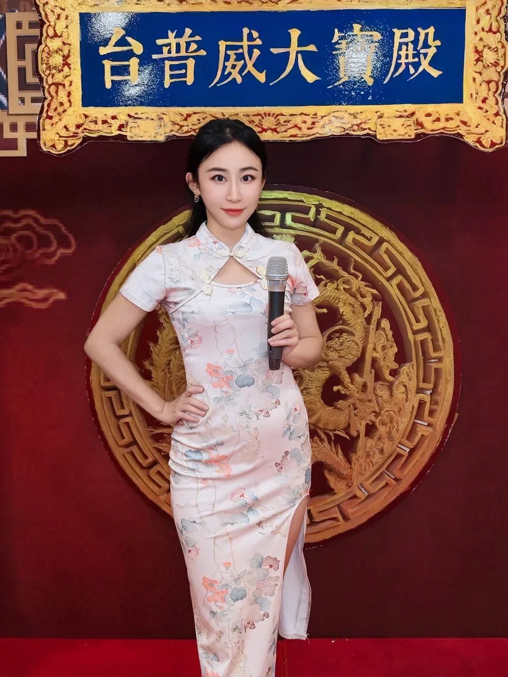 黃珮綸YAYA主持台普威中式旗袍尾牙